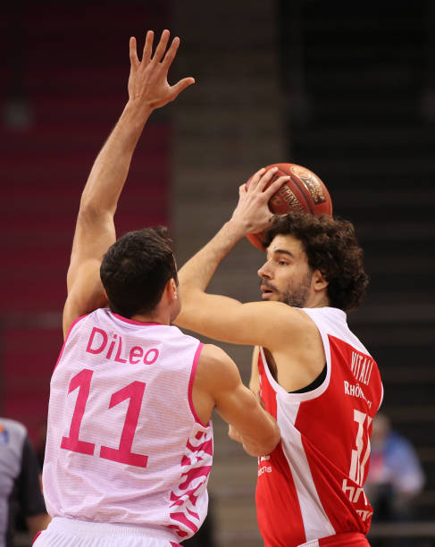 与主裁的冲 与主裁的冲